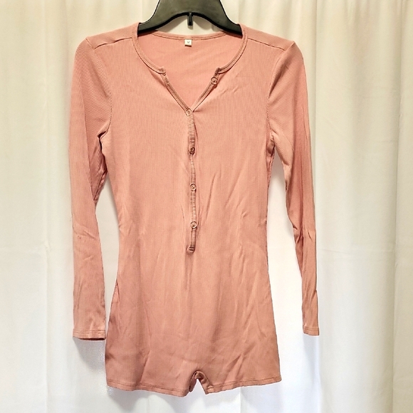 BOGO $2 Women's Pink Long Sleeve Ribbed Romper M loungewear pj's - Picture 4 of 15